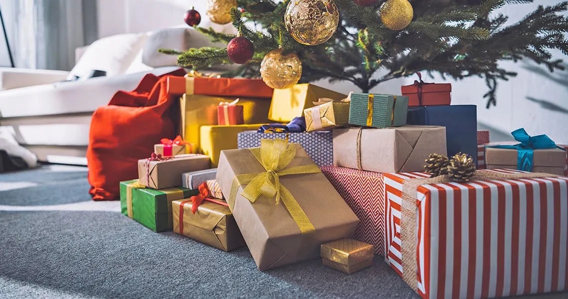 Christmas tree wth presents