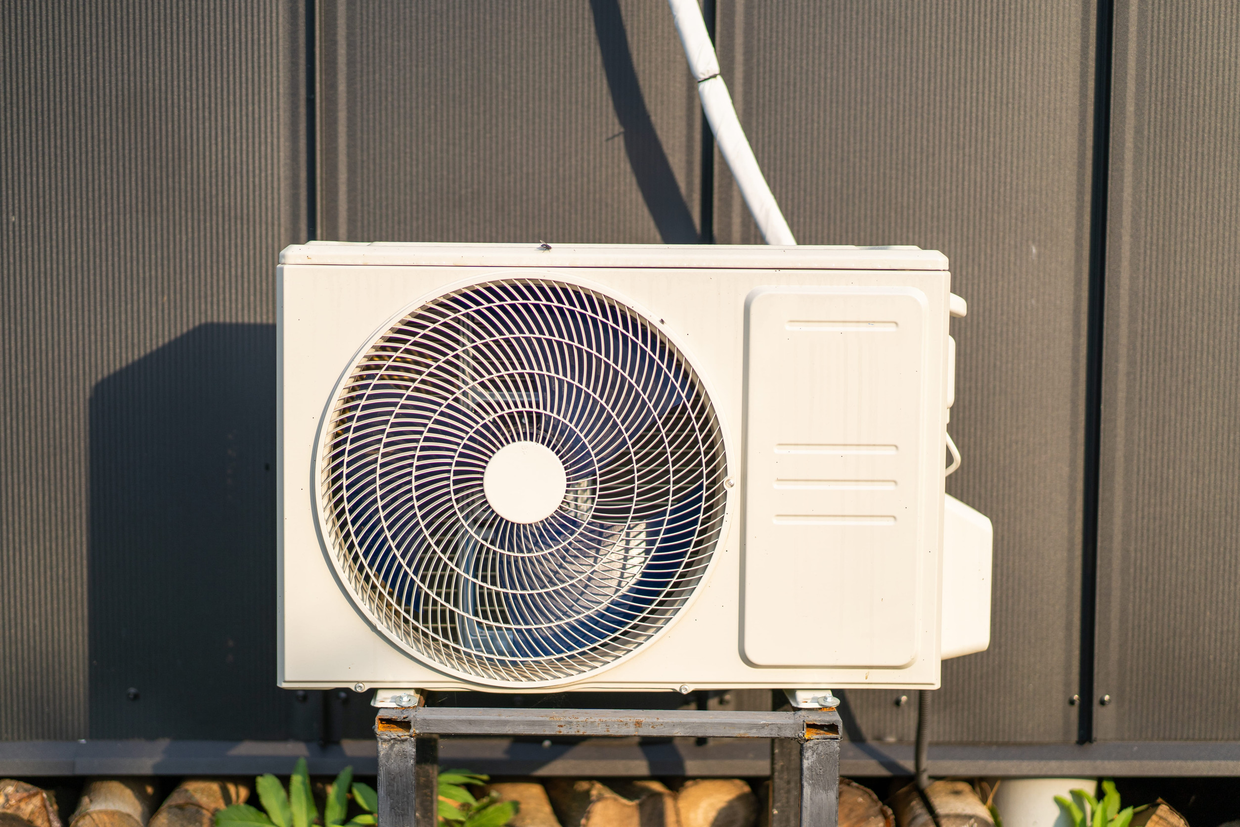 Installation of an air compressor on a pedestal
