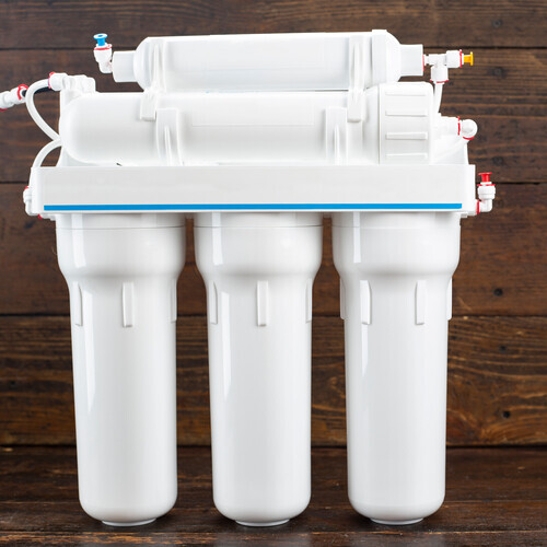 Osmosis apparatus for purifying running water from heavy and harmful substances. place for text
