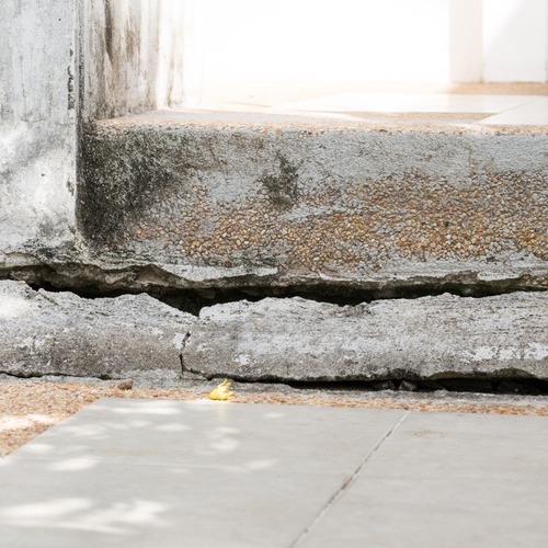 cracked concrete foundation