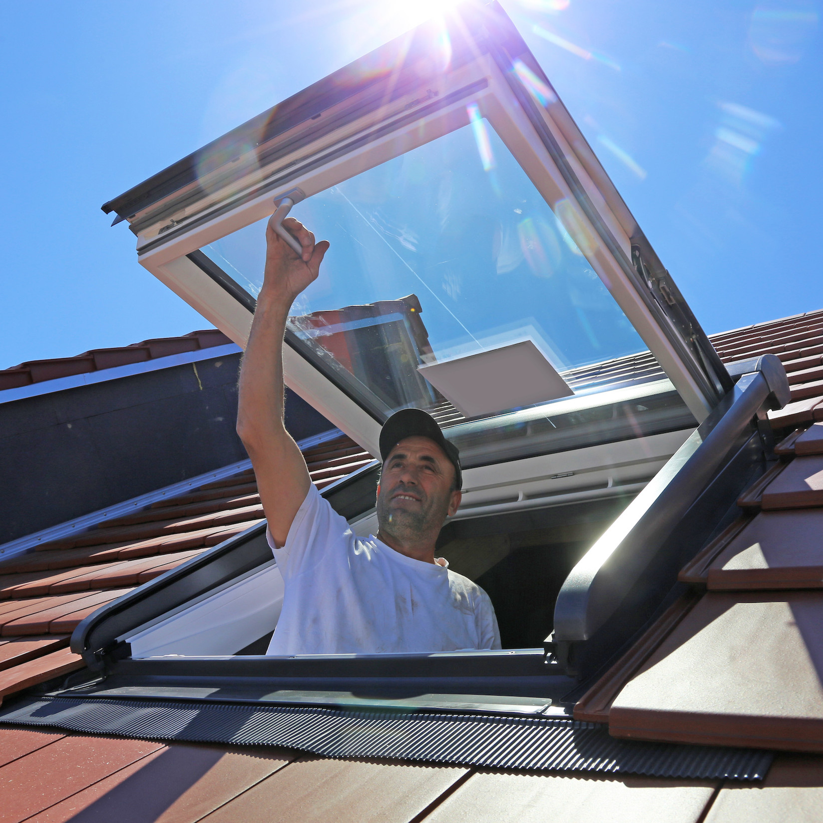 Installation and assembly of new roof windows as part of a roof covering